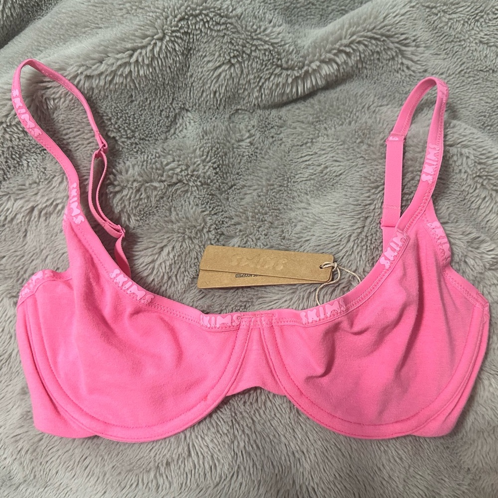 SKIMS logo bra NWT